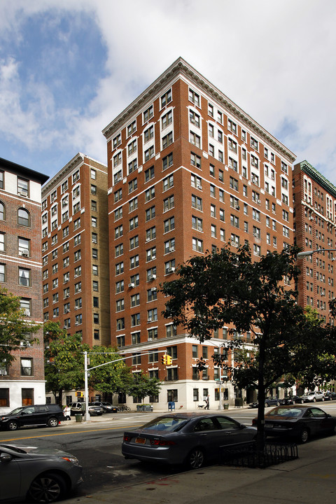 865 West End Ave in New York, NY - Building Photo