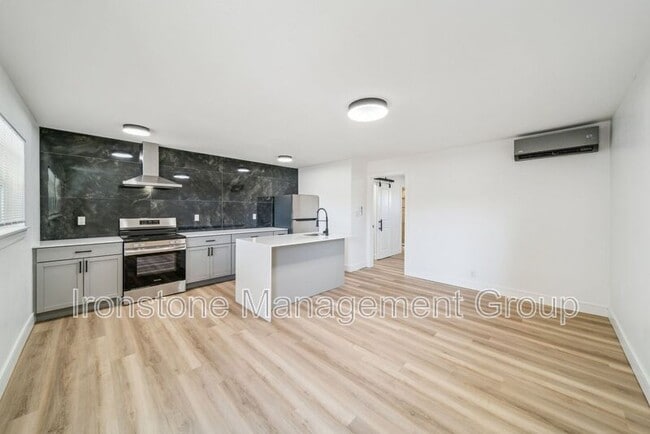 property at 1316 S Quincy Ave