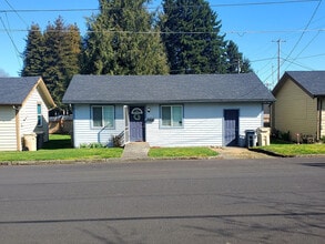 263 N Main St in Lebanon, OR - Building Photo - Building Photo