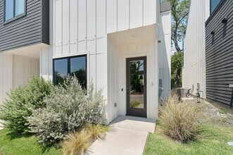 3807 E 51st St in Austin, TX - Foto de edificio - Building Photo