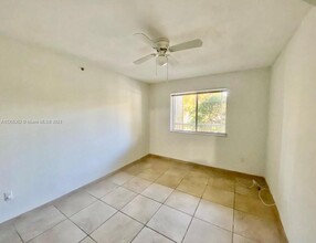 430 S Park Rd, Unit 3-204 in Hollywood, FL - Building Photo - Building Photo