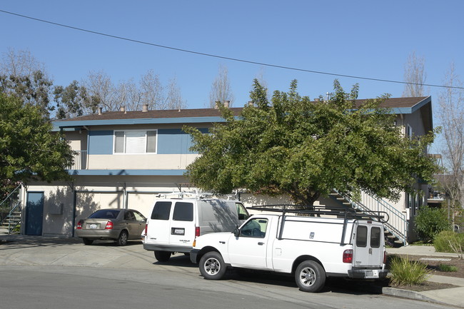 Harris Court in Hayward, CA - Building Photo - Building Photo