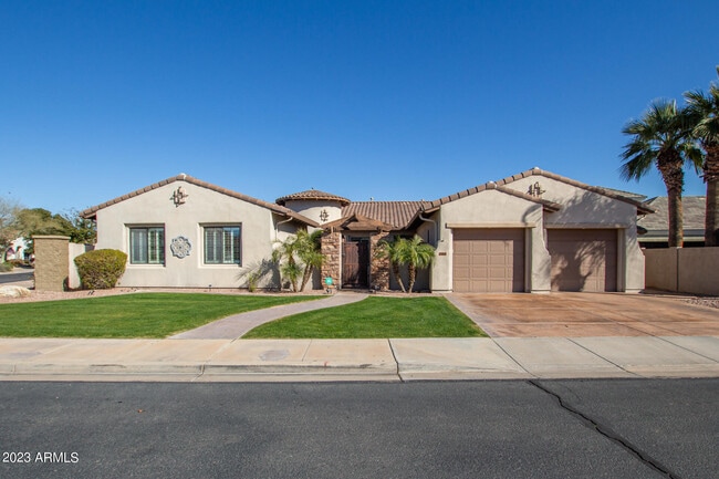 885 W Palo Brea