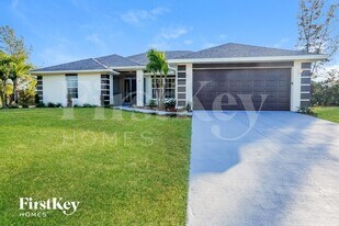 3313 NE 15th Pl in Cape Coral, FL - Building Photo