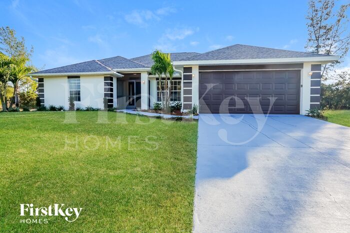 3313 NE 15th Pl in Cape Coral, FL - Foto de edificio