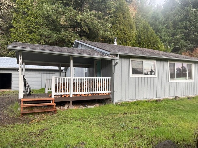 48015 W 2nd St in Oakridge, OR - Building Photo - Building Photo