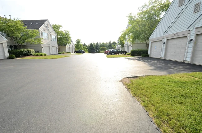 2227 Waterleaf Ct, Unit 202 in Naperville, IL - Building Photo - Building Photo
