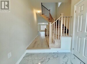 4 Ken Davie Gate in Georgina, ON - Building Photo - Building Photo