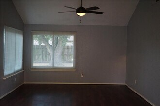 1007 E Belgravia Dr in Pearland, TX - Foto de edificio - Building Photo