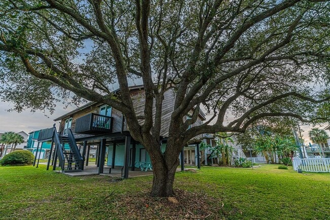 13826 Pirates Beach Blvd in Galveston, TX - Building Photo - Building Photo