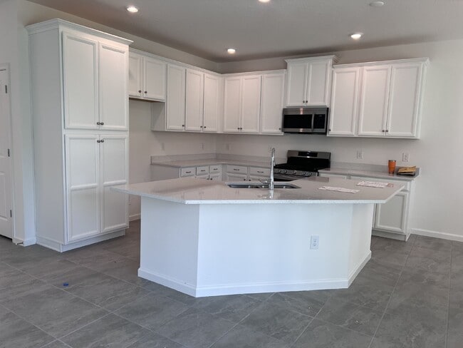 5218 Wishing Arch Dr in Apollo Beach, FL - Building Photo - Building Photo