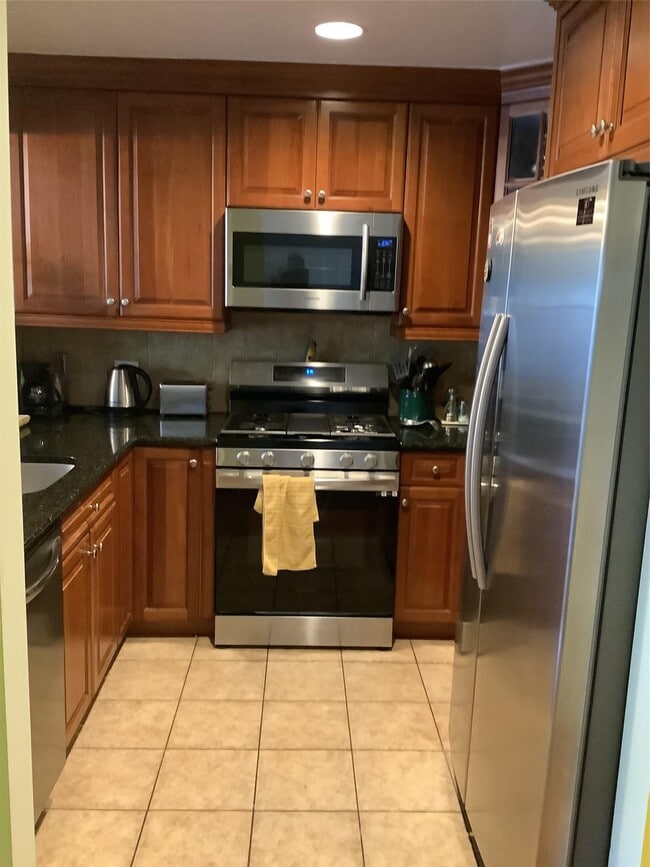 property at 94-28 Magnolia Ct