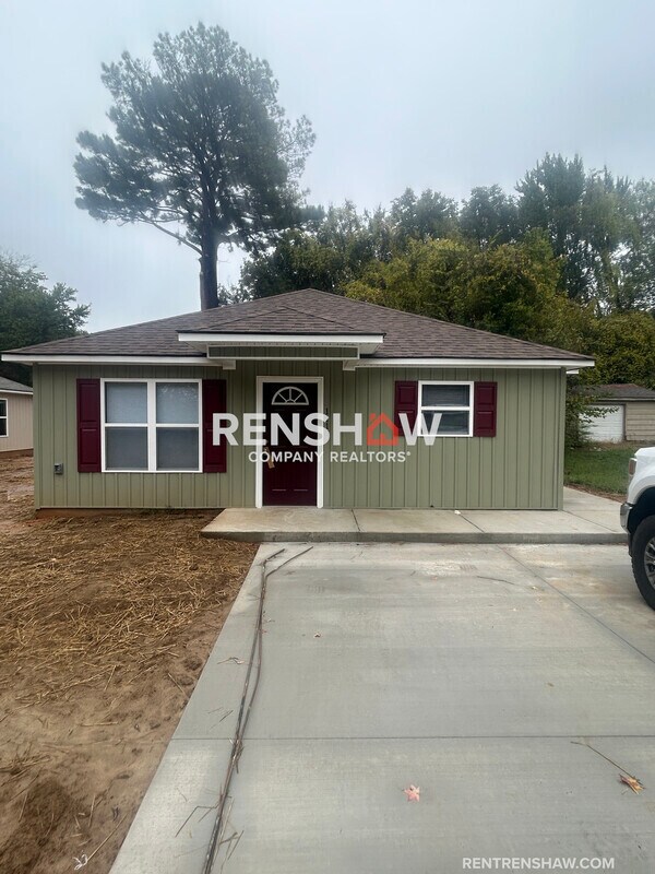 1110 Tibbs St in Dyersburg, TN - Building Photo - Building Photo