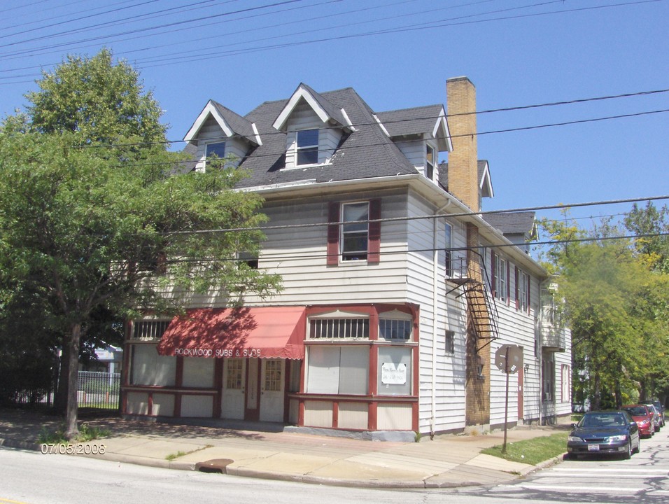 Newman Corners in Lakewood, OH - Building Photo