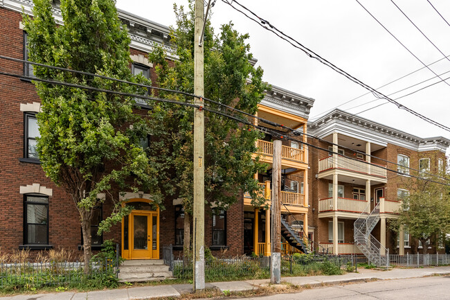 56 Saint-François Rue O in Québec, QC - Building Photo - Primary Photo