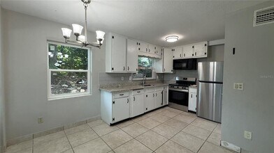 1148 W Lakeview Cir in Altamonte Springs, FL - Foto de edificio - Building Photo