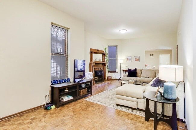 922 W Fullerton Ave in Chicago, IL - Building Photo - Building Photo