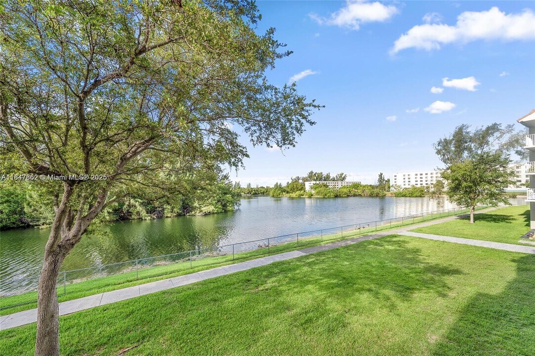 8240 SW 210th St in Cutler Bay, FL - Building Photo