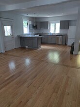 12 Lincoln Rd, Unit 1 in Newton, MA - Foto de edificio - Building Photo