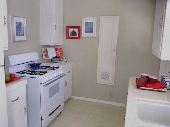 3010 W Martin Luther King Jr Blvd, Unit 3 in Los Angeles, CA - Building Photo - Building Photo