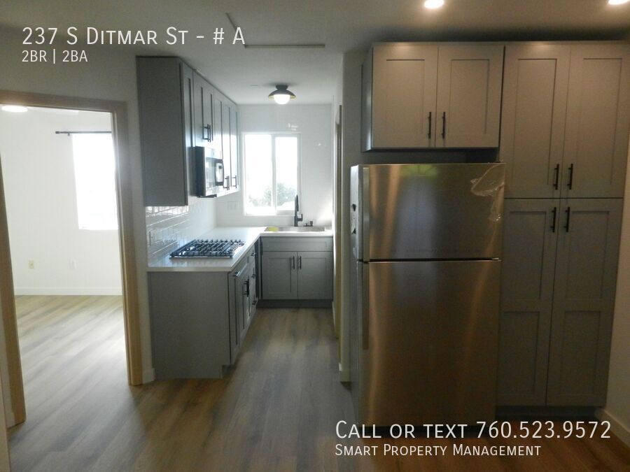 237 S Ditmar St in Oceanside, CA - Foto de edificio