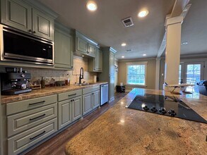 114 Elmwood St in Huntsville, TX - Building Photo - Building Photo