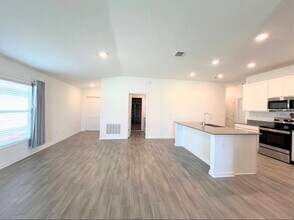 5421 Preserve Blvd in St. Cloud, FL - Foto de edificio - Building Photo