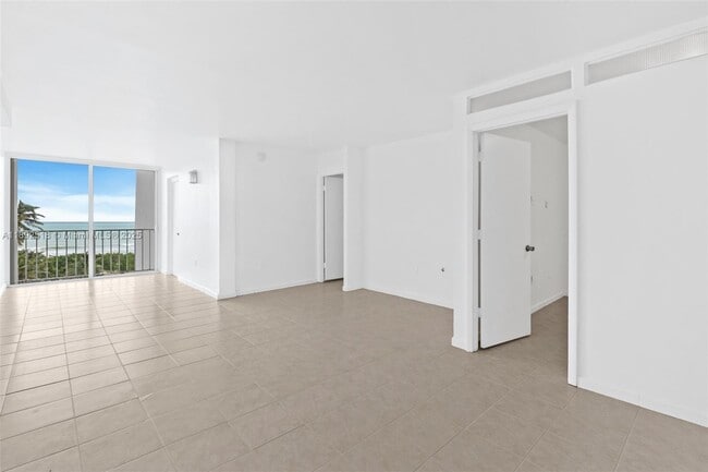 6450 Collins Ave in Miami, FL - Building Photo - Building Photo