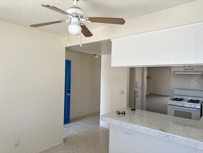 13330 Stoneridge Dr in Victorville, CA - Building Photo - Building Photo