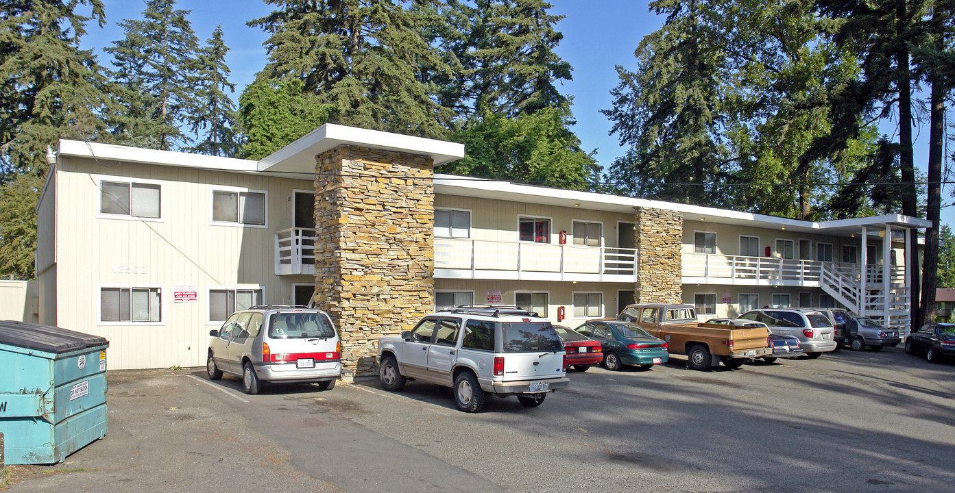 Clover Creek Apartments in Lakewood, WA - Building Photo