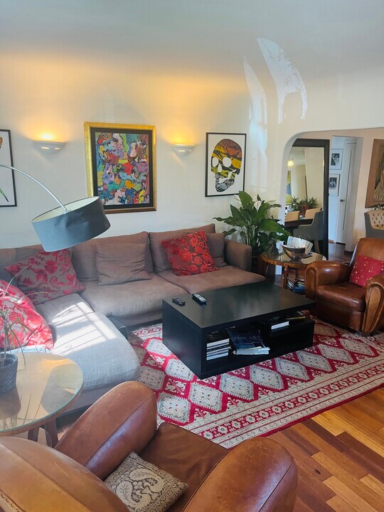1414 S Dunsmuir Ave in Los Angeles, CA - Building Photo