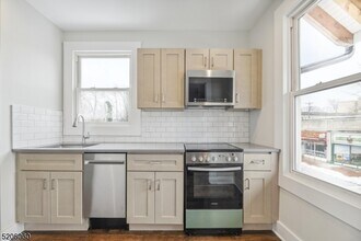 180 Maplewood Ave in Maplewood, NJ - Foto de edificio - Building Photo