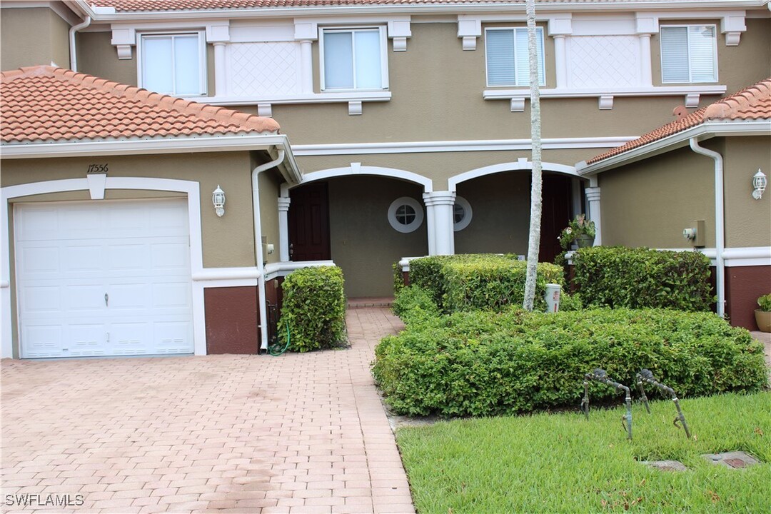 17556 Brickstone Loop in Ft. Myers, FL - Foto de edificio