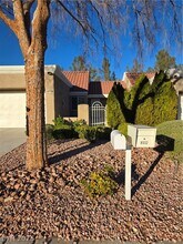 8536 Desert Holly Dr in Las Vegas, NV - Building Photo - Building Photo