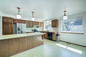 8435 198th Pl SW in Edmonds, WA - Building Photo - Building Photo