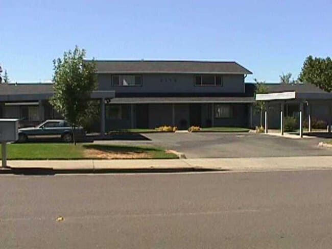 2152 NW N Hill Dr in Grants Pass, OR - Building Photo - Building Photo