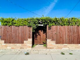 5251 Auckland Ave in North Hollywood, CA - Building Photo