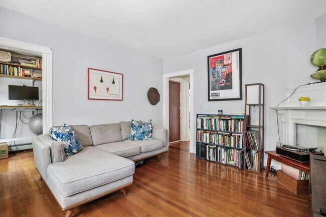 4 Marlou Ter, Unit 3 in Boston, MA - Building Photo - Building Photo