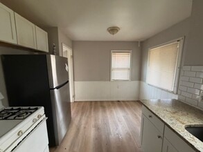 18808 Kingsville St in Harper Woods, MI - Building Photo - Building Photo