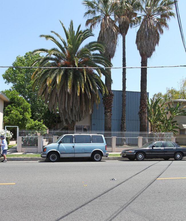 8132-8138 Sepulveda Blvd in Panorama City, CA - Building Photo - Building Photo