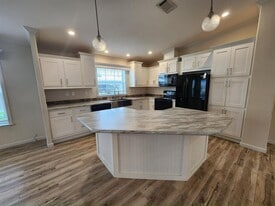 215 Caviller Ct in North Fort Myers, FL - Building Photo