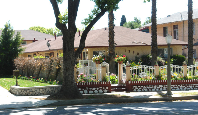 1384 Los Robles Ave in Pasadena, CA - Building Photo - Building Photo