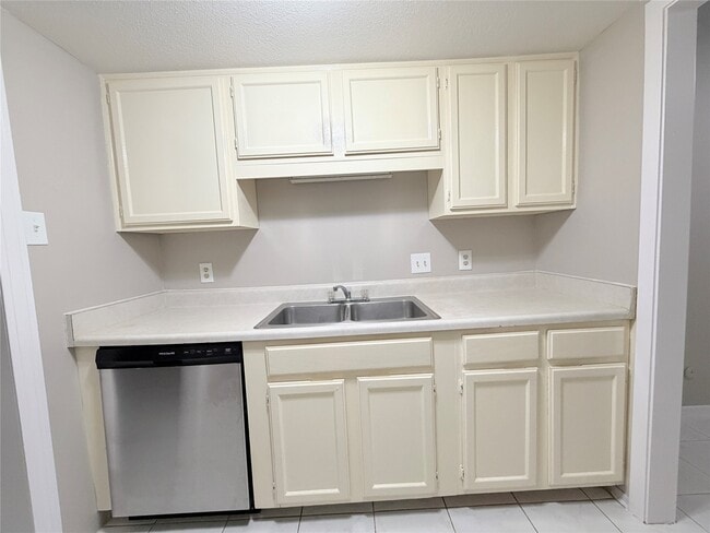 12847 Briarwest Cir