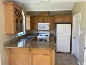 2015 W Western Dr in Edinburg, TX - Building Photo - Building Photo