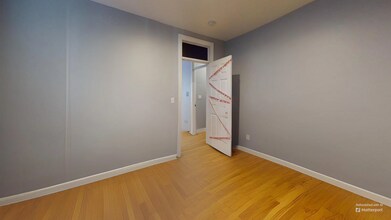 330 1/2 E St, Unit 1 in Boston, MA - Building Photo - Building Photo