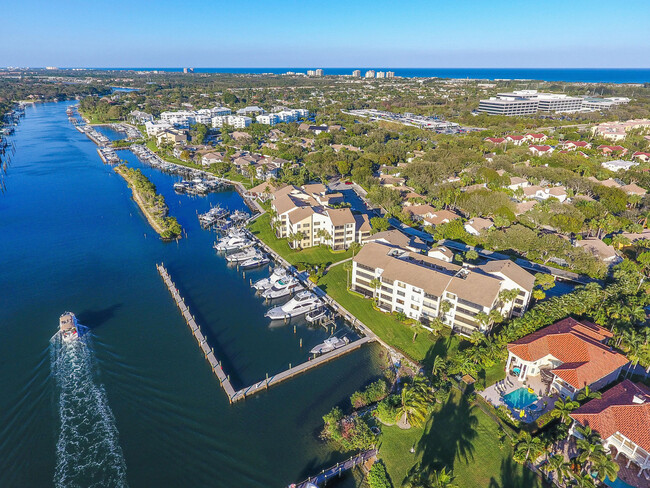 811 Oak Harbour Dr in Juno Beach, FL - Foto de edificio - Building Photo