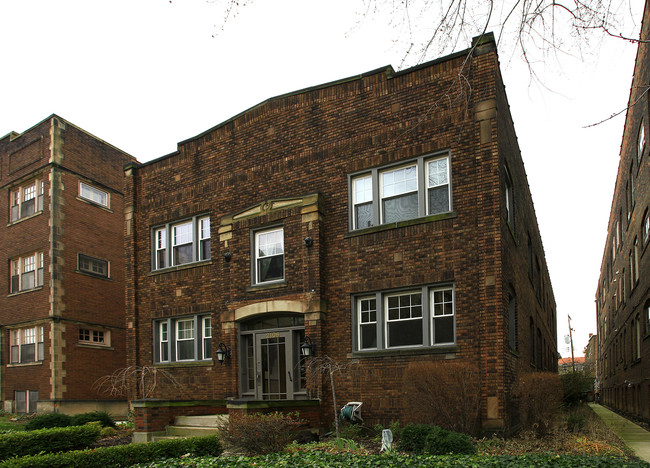 2106 Surrey Rd in Cleveland, OH - Building Photo - Building Photo