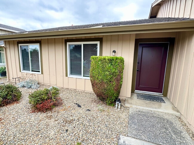 4616 Rochelle Dr
