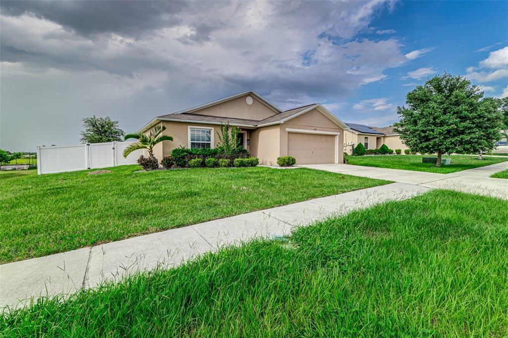 653 Hidden Lake Ct in Haines City, FL - Building Photo