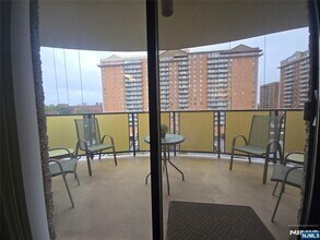 150 Overlook Ave in Hackensack, NJ - Building Photo - Building Photo